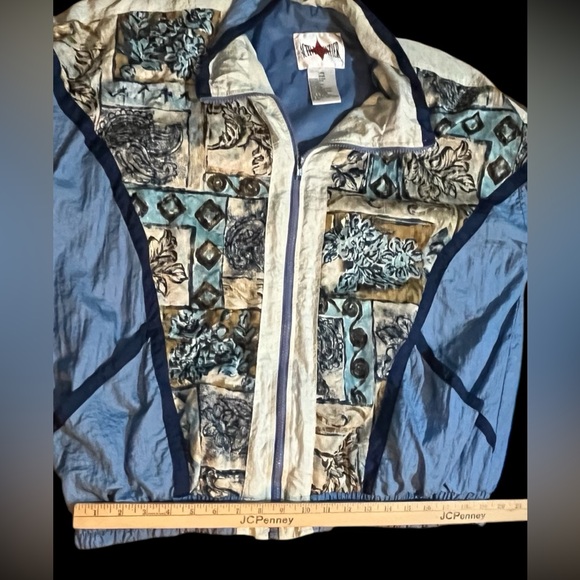 Vintage Blue and Cream Windbreaker Jacket - Picture 7 of 7